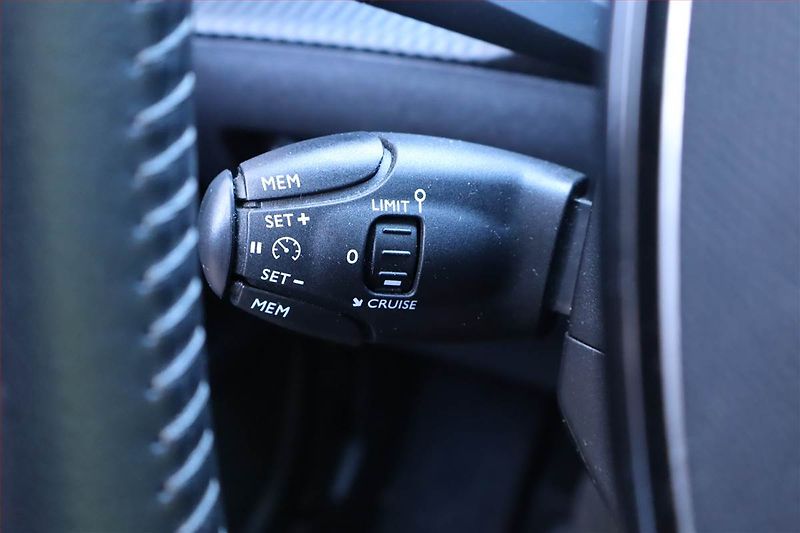 Peugeot 2008 (2020) 1.2 PureTech, Serv.kniha, Navi - fotka 23 z 26