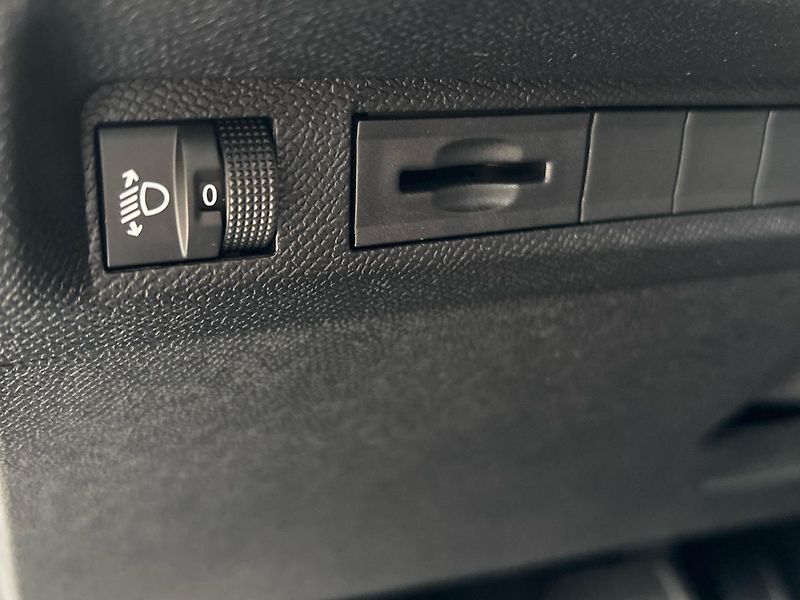 Peugeot 308 (2025) SW STYLE Hybrid e-DCS6 - fotka 30 z 43