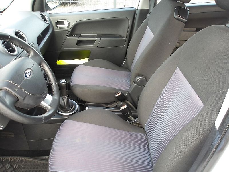 Ford Fusion 1,4i 55kW Naj. 75000km - fotka 15 z 24