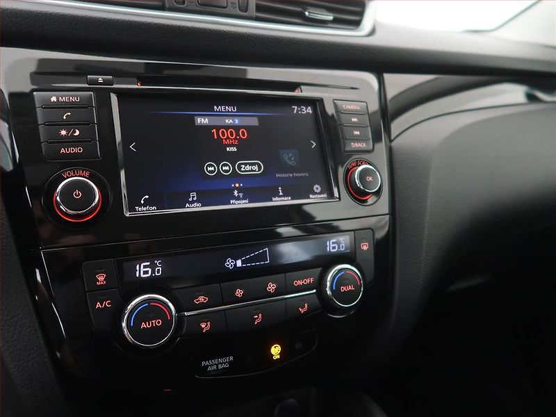 Nissan Qashqai (2021) 1.3 DIG-T, ČR,1.maj - fotka 13 z 16