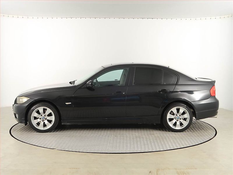 BMW Řada 3 (2010) 320 d xDrive, 4X4, Automat - fotka 3 z 17