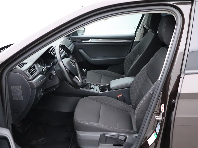 Škoda Superb 1,6 TDI 88kW Aut.klima Tažné - fotka 11 z 19