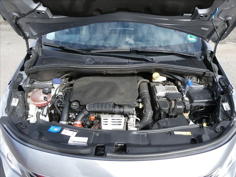 Peugeot 2008 1,2 1.2 81kW NAVI,závěs,servis - fotka 35 z 46