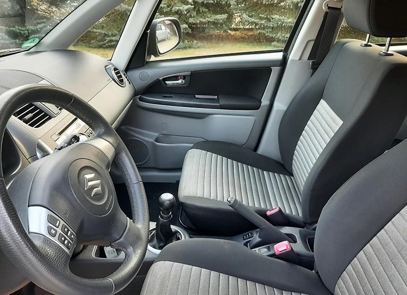 Suzuki SX4 (2010) Suzuki SX4, 1,6 4x4 r.v. 2010  - fotka 10 z 30