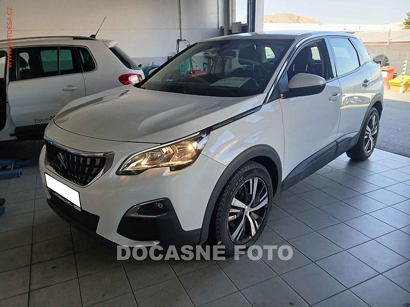 Peugeot 3008 (2018) 1.2i, 1.maj,ČR, Active - fotka 1 z 3