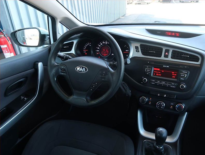 Kia Ceed (2013) 1.4 CVVT, ČR,1.maj, Serv.kniha - fotka 7 z 17