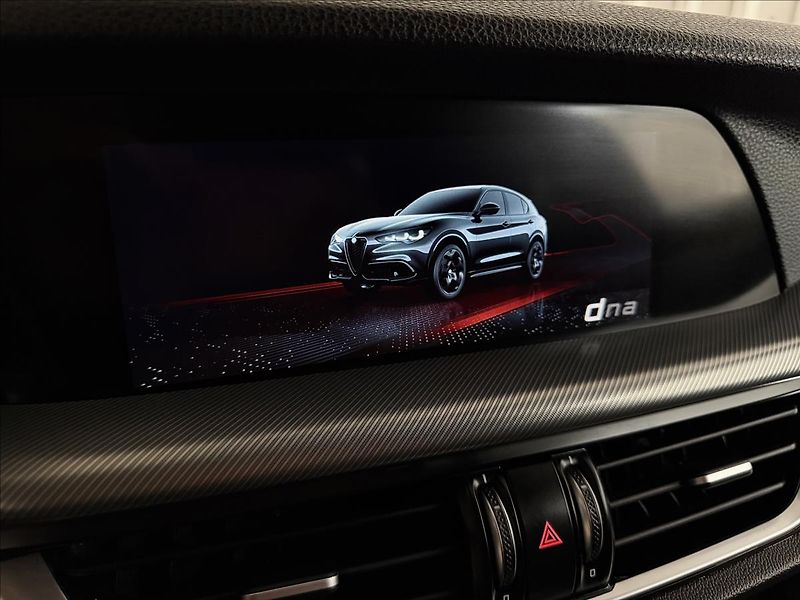 Alfa Romeo Stelvio VELOCE 206kW Q4 PANORAMA R21 - fotka 27 z 41