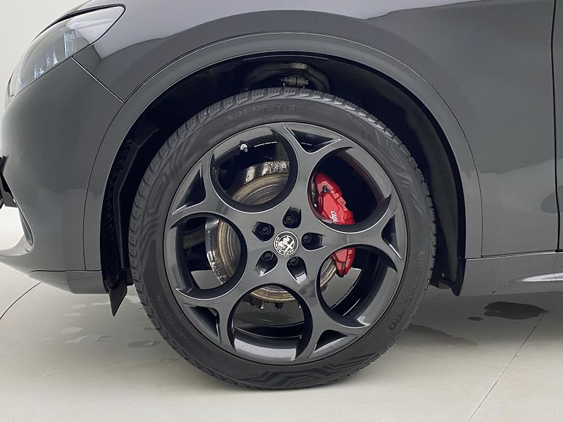 Alfa Romeo Stelvio VELOCE 2.2JTDm REZERVACE - fotka 35 z 62