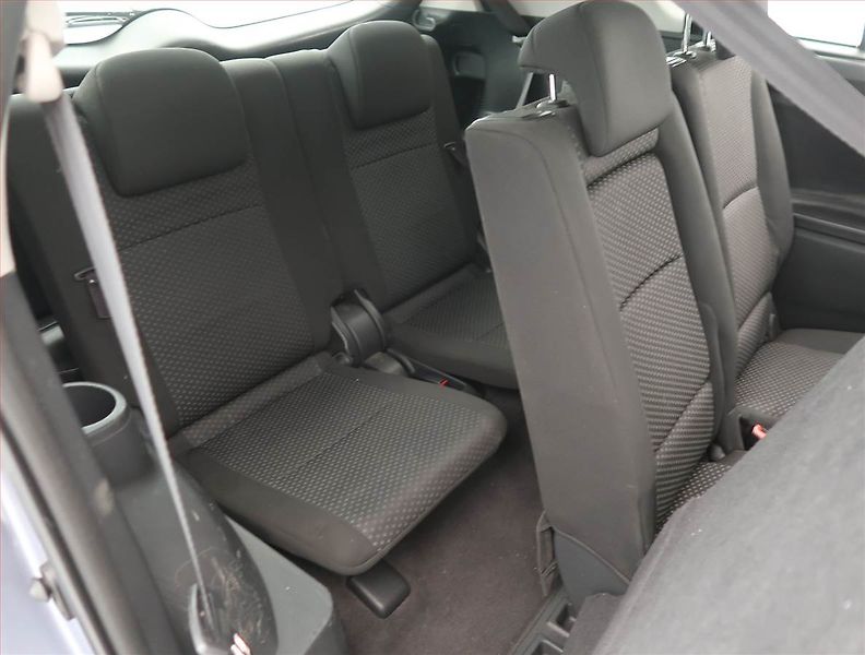 Toyota Verso (2010) 2.0 D-4D, 7 míst, nová STK - fotka 16 z 19