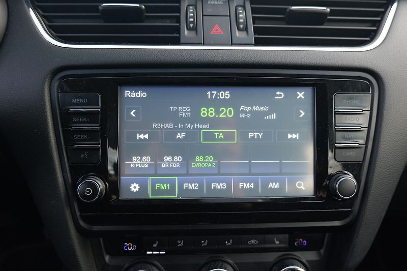 Škoda Octavia 2.0 TDI 110 kW DSG Tažné Navig - fotka 26 z 31