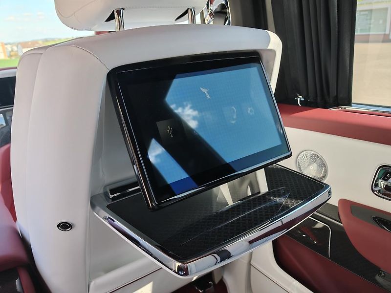 Rolls-Royce Cullinan Black Badge, CZ, Nový vůz - fotka 16 z 26