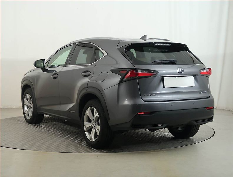 Lexus NX 300h (2016) 300h - fotka 4 z 17