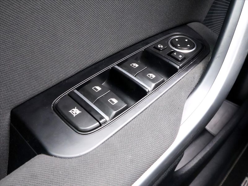 Kia Ceed 1,5 T-GDI 117kW DCT TOP DPH CZ - fotka 16 z 29