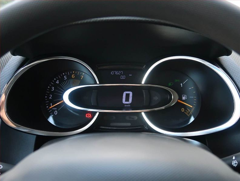 Renault Clio (2013) 1.2 16V , Tempomat - fotka 11 z 22
