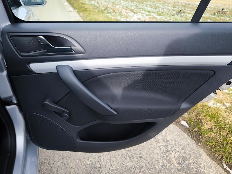 Škoda Octavia 1,4TSI 90kW 1 MAJITEL - fotka 23 z 49
