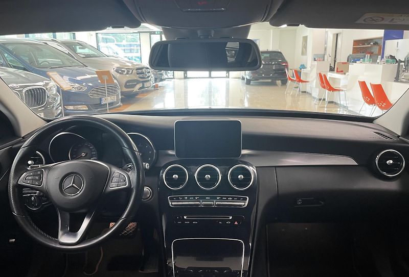 Mercedes-Benz Třídy C C 220d, 4 MATIC, AMG PAKET, ČR - fotka 14 z 27