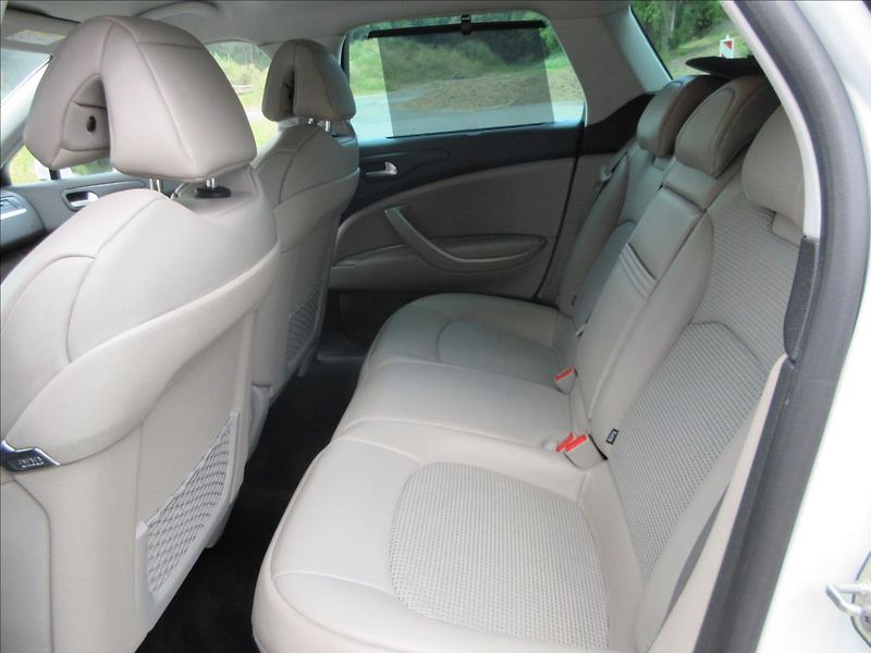 Citroën C5 2,0 HDi, Exclusive, Tourer, 1. - fotka 16 z 39