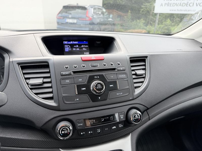 Honda CR-V  2.0I Comfort 4WD - fotka 11 z 23