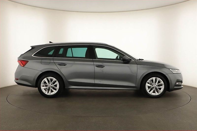 Škoda Octavia (2023) Style 1.5 TSI e-tec - fotka 6 z 14