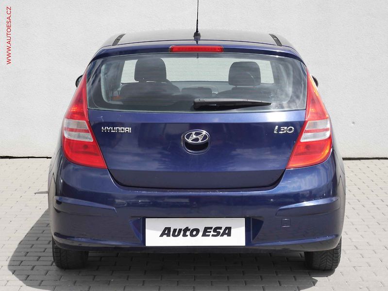 Hyundai i30 (2007) 1.4i, AC, STK5/28 - fotka 5 z 16