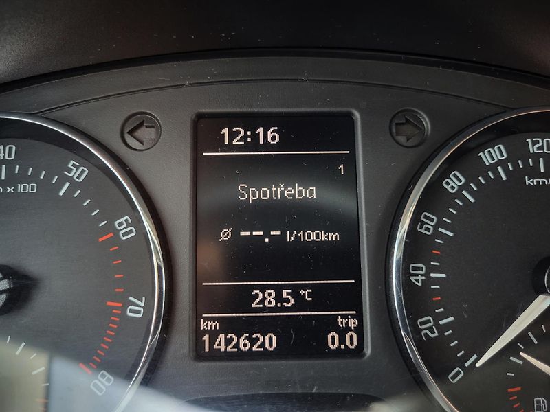 Škoda Roomster 1.2 TSI 63kW AMBIENTE - fotka 11 z 43