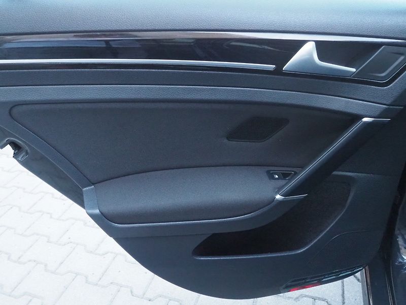 Volkswagen Golf Variant (2017) 1.4 TGI 81 kW, CNG - fotka 11 z 36