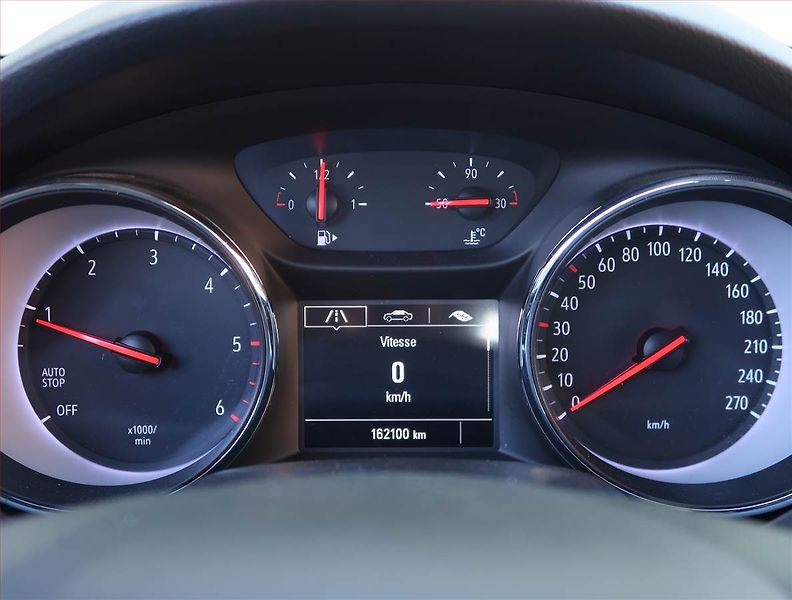 Opel Astra (2020) 1.5 CDTI, Tempomat - fotka 11 z 17