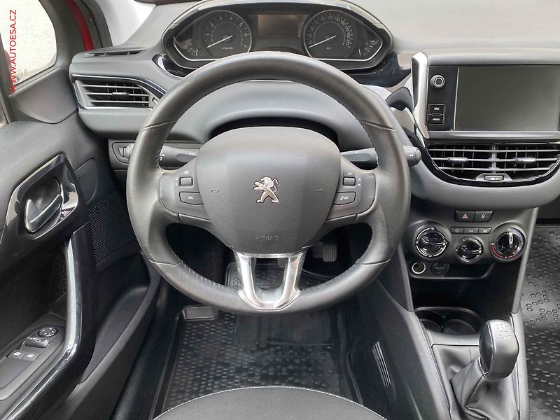 Peugeot 208 (2016) 1.2PT, 1.maj,ČR, servis - fotka 11 z 14