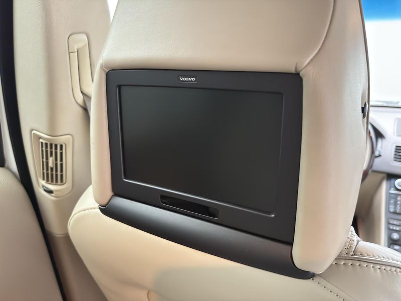 Volvo XC90 D5 AWD EXECUTIVE AUT CZ - fotka 27 z 36