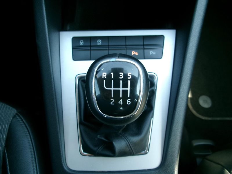 Škoda Octavia (2013) 1,4 TSI AC BT NAVI TEMP - fotka 22 z 38