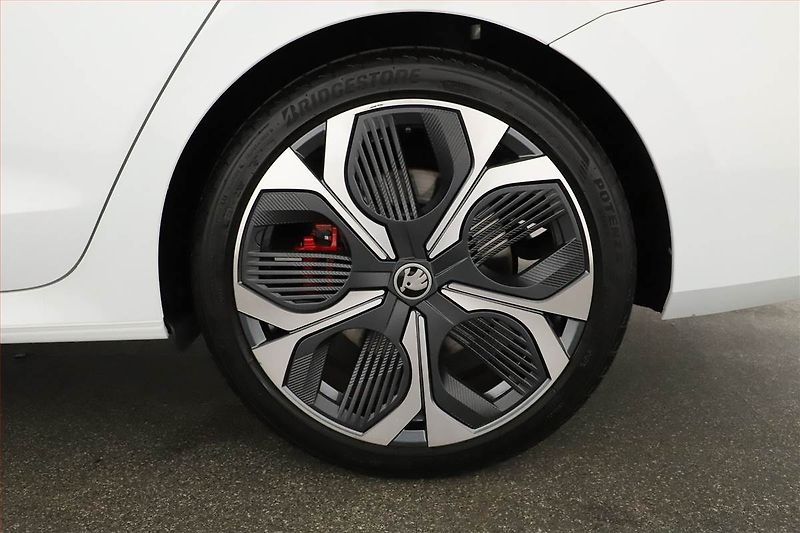 Škoda Octavia (2025) RS 2.0 TSI - fotka 20 z 20
