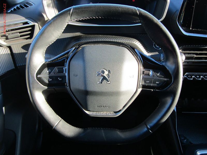 Peugeot 2008 (2020) 1.2PT, ČR, LED - fotka 11 z 21