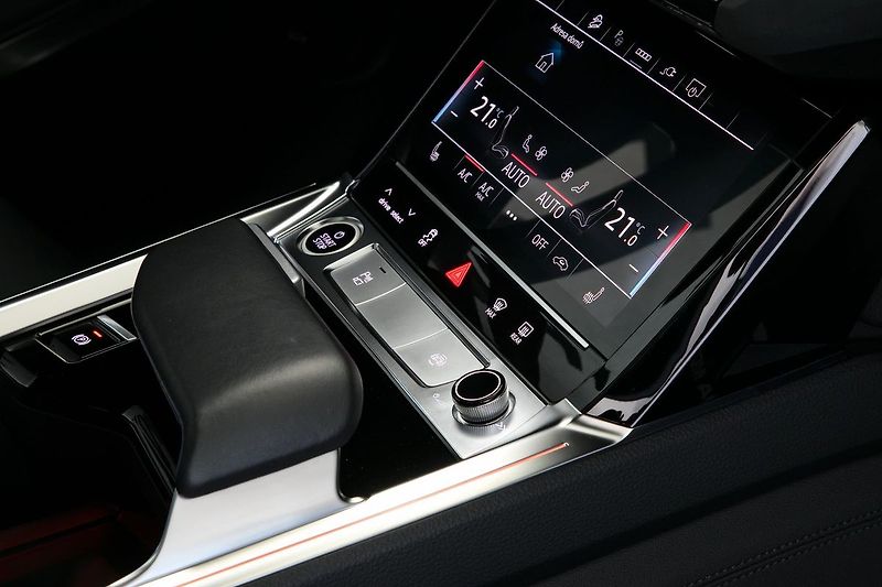 Audi e-tron 55 300kW Sline BlackEd Pano TZ - fotka 30 z 44