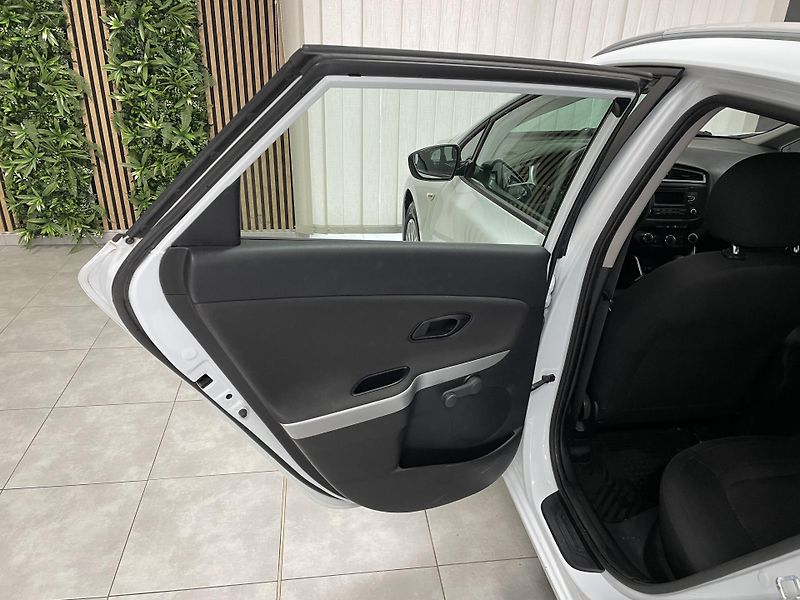 Kia Ceed 1.6 GDi ČR REZERVACE  - fotka 16 z 24