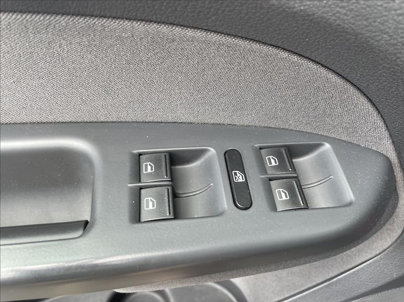 Volkswagen Touran 1,6 TDi  Navigace,Climatronic - fotka 13 z 49