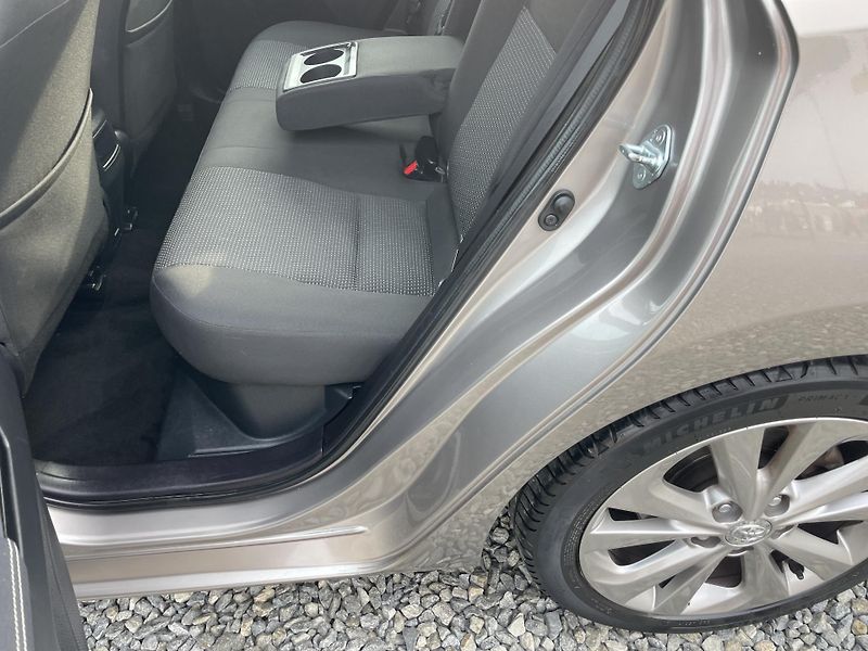 Toyota Auris 1.8i 16v HYBRID AUT NAVI CAM!! - fotka 94 z 166
