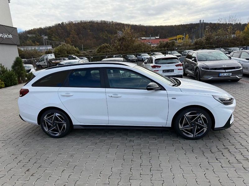 Hyundai i30 WG 26 1,6TGDI DCT N LINE - fotka 2 z 8