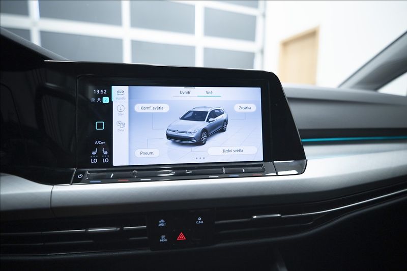Volkswagen Golf 1,5 eTSI DSG KAMERA VÝHŘEV ČR - fotka 35 z 45