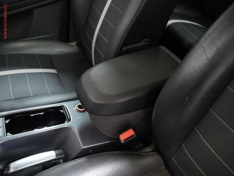Ford Kuga (2011) 2.0 TDCi 4x4, AC, TZ, park - fotka 20 z 22