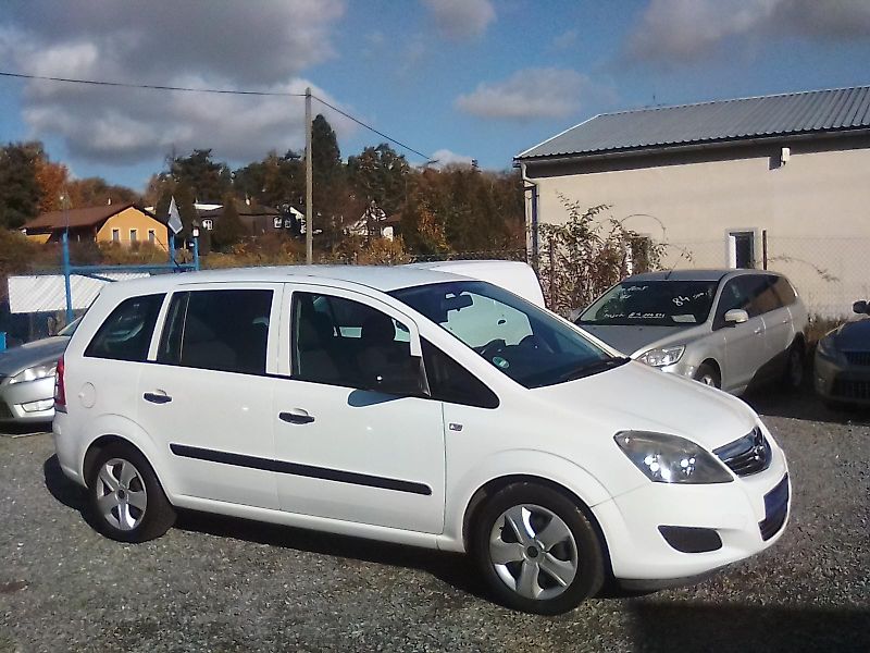 Opel Zafira (2009) 1.6i 16V, 7míst, 2.majitel - fotka 2 z 29