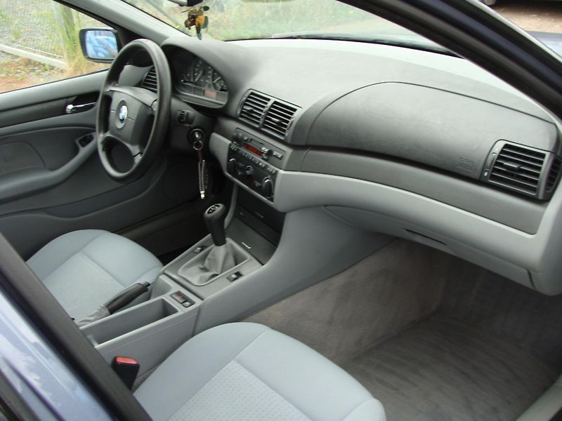 BMW Řada 3 318i, bez koroze - fotka 19 z 24