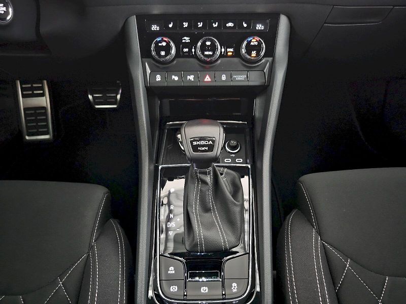 Škoda Karoq (2025) 2.0TSi 140kW 4X4 SPORTLINE TAŽ - fotka 26 z 35
