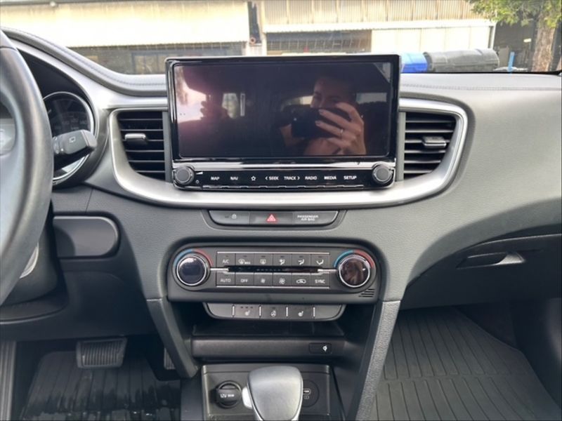 Kia Ceed 1,5 T-GDI 118 Top AT - fotka 10 z 11