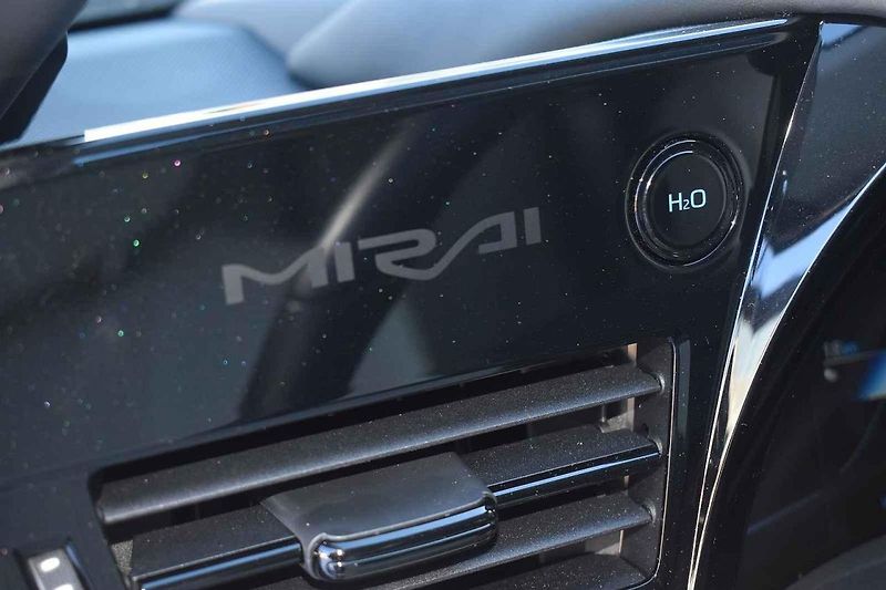 Toyota Mirai je zatím na silnicích bílou vránou