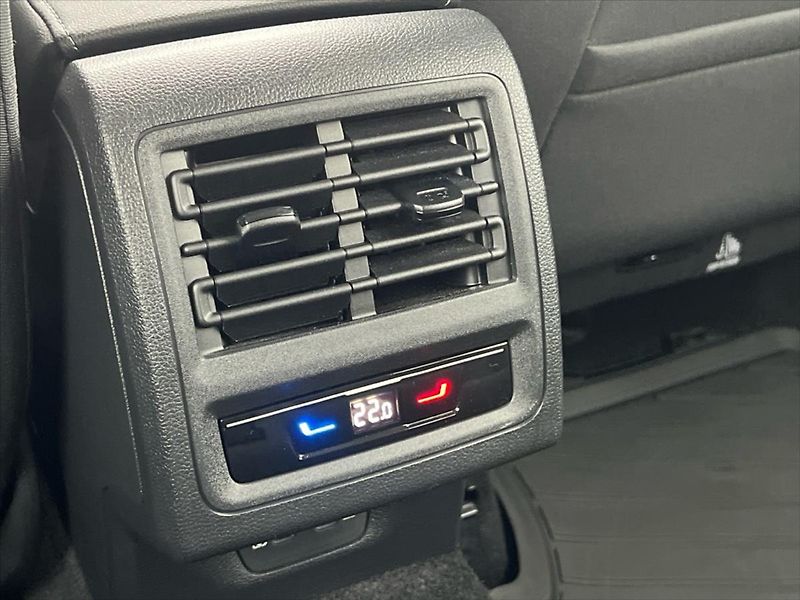 Volkswagen Golf Variant 1,5 eTSi 110kW 7DSG LIFE  8 - fotka 21 z 24
