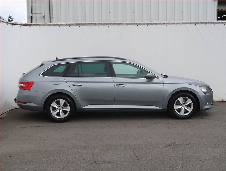 Škoda Superb (2015) Ambition 2.0 TDI, Serv.kniha - fotka 6 z 23