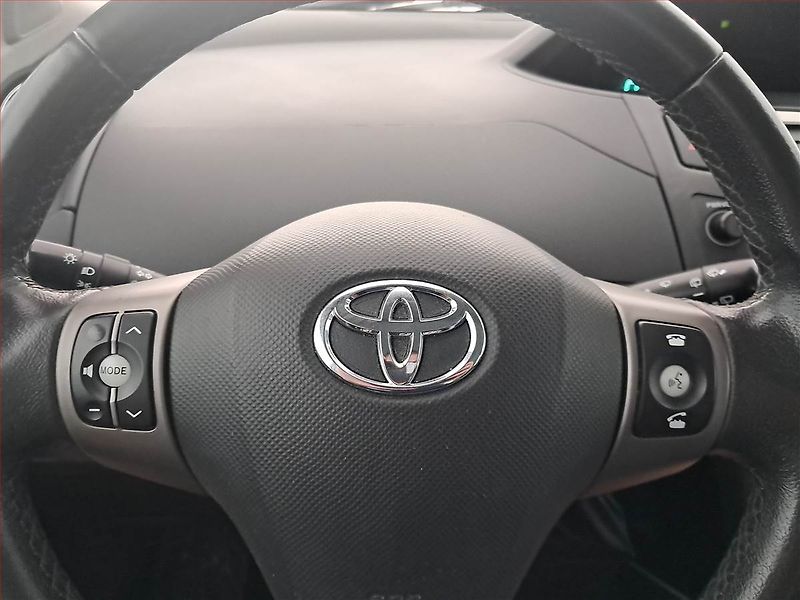 Toyota Yaris (2009) 1.33 Dual VVT-i, Serv.kniha - fotka 16 z 16