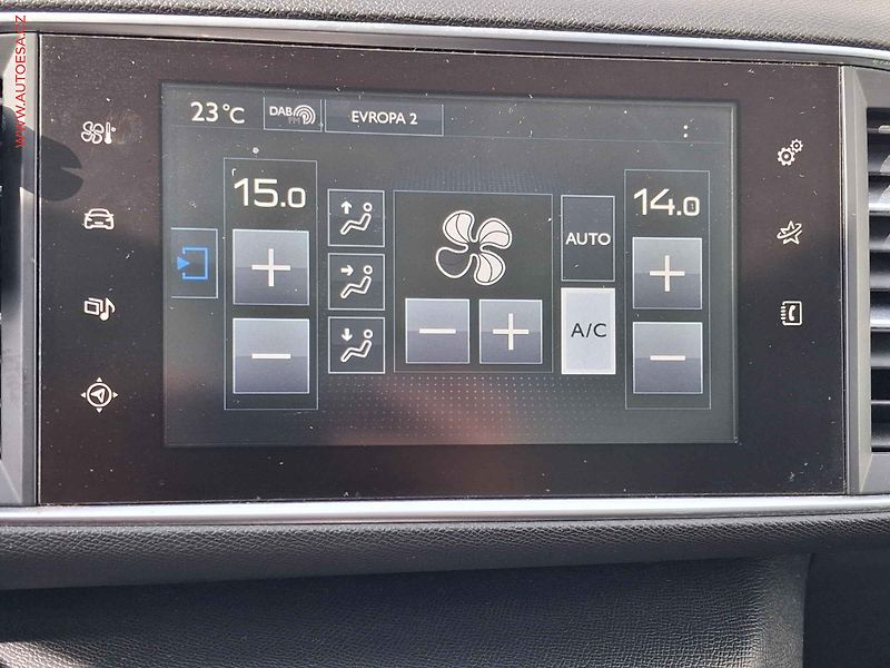 Peugeot 308 (2015) 1.6 HDi, 1.maj, AC, park - fotka 15 z 16
