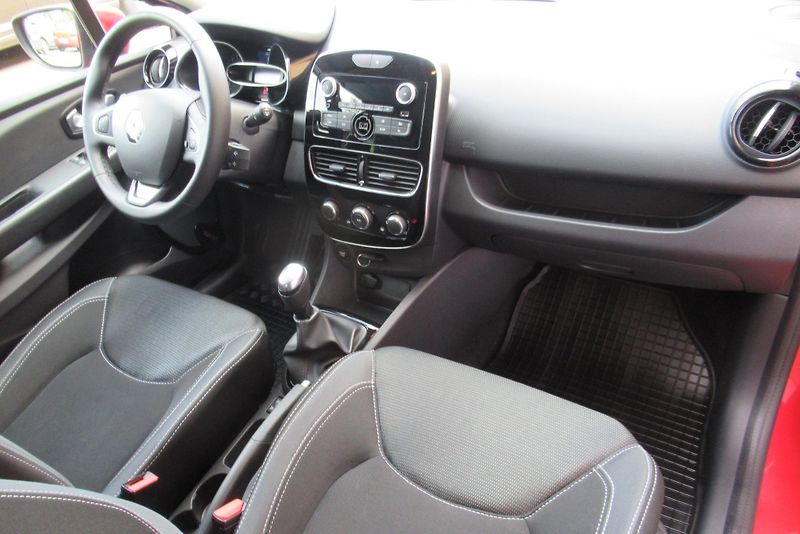 Renault Clio 0.9 TCe KLIMA VYHŘÍV. SEDADLA - fotka 16 z 20