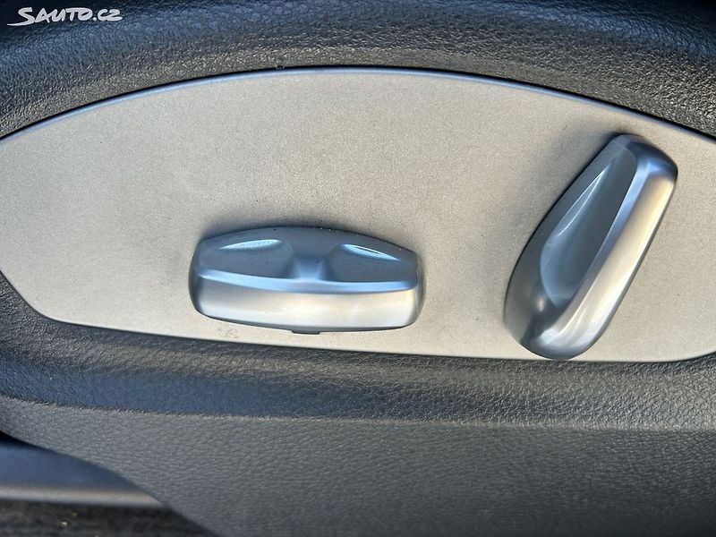 Porsche Cayenne (2013) 3.0 D 180 KW - fotka 15 z 28
